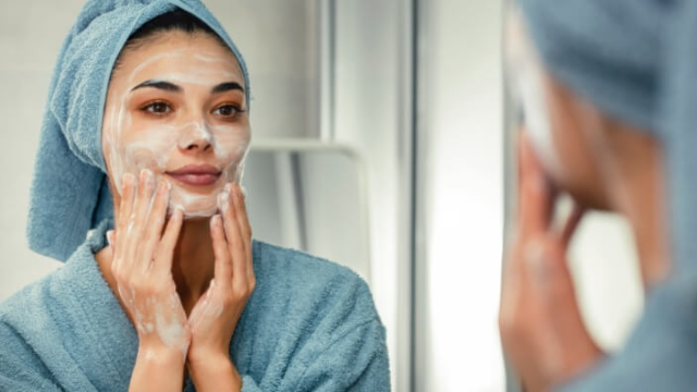 Mengenal Lebih Dekat Facial Cleanser untuk Kulit Sehat dan Bersinar